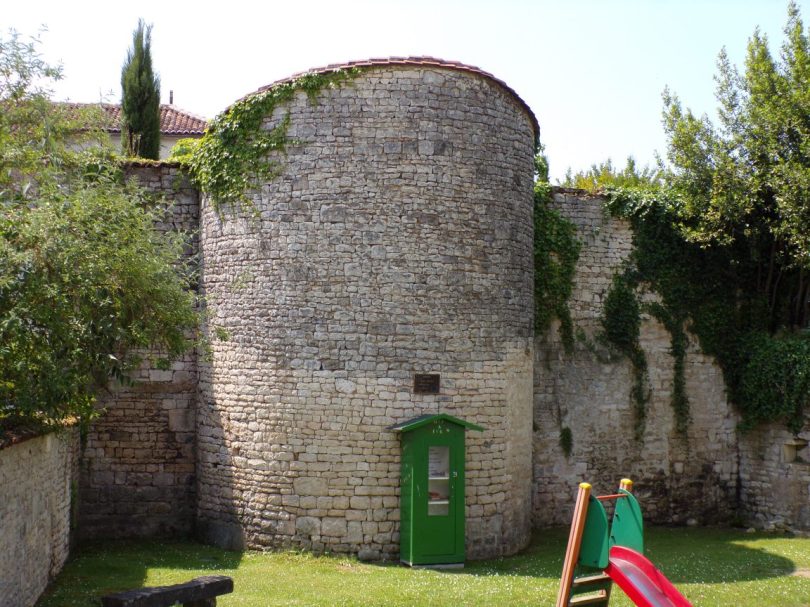 Jarnac - Vestiges de l'enceinte (23 mai 2018)