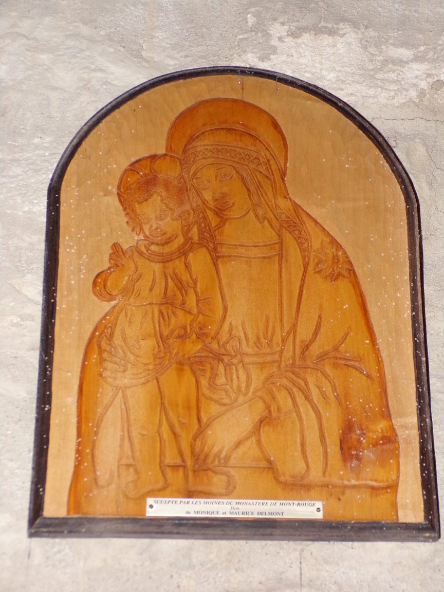 Merpins - L'église Saint-Rémy - Sculpté par les moines du monastère de Mont-Rouge (28 mai 2018)