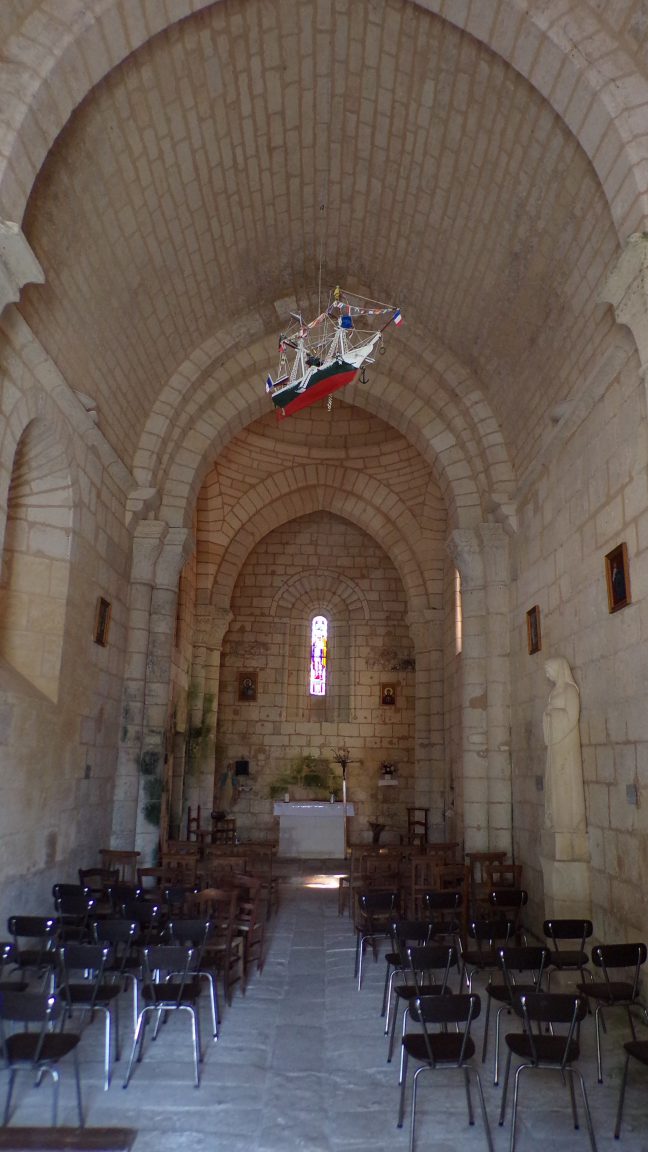 Saint-Simon - L'église Saint-Sigismond - Vue de l'entrée (5 mai 2018)