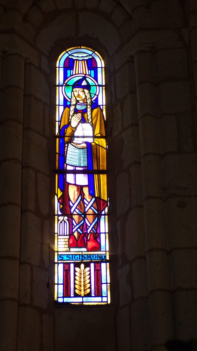 Saint-Simon - L'église Saint-Sigismond - Le vitrail 'St Sigismond' (5 mai 2018)