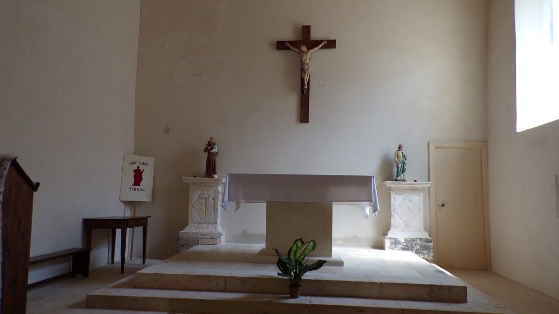 Vibrac - L'église Saint-Pierre - L'autel (5 mai 2018)