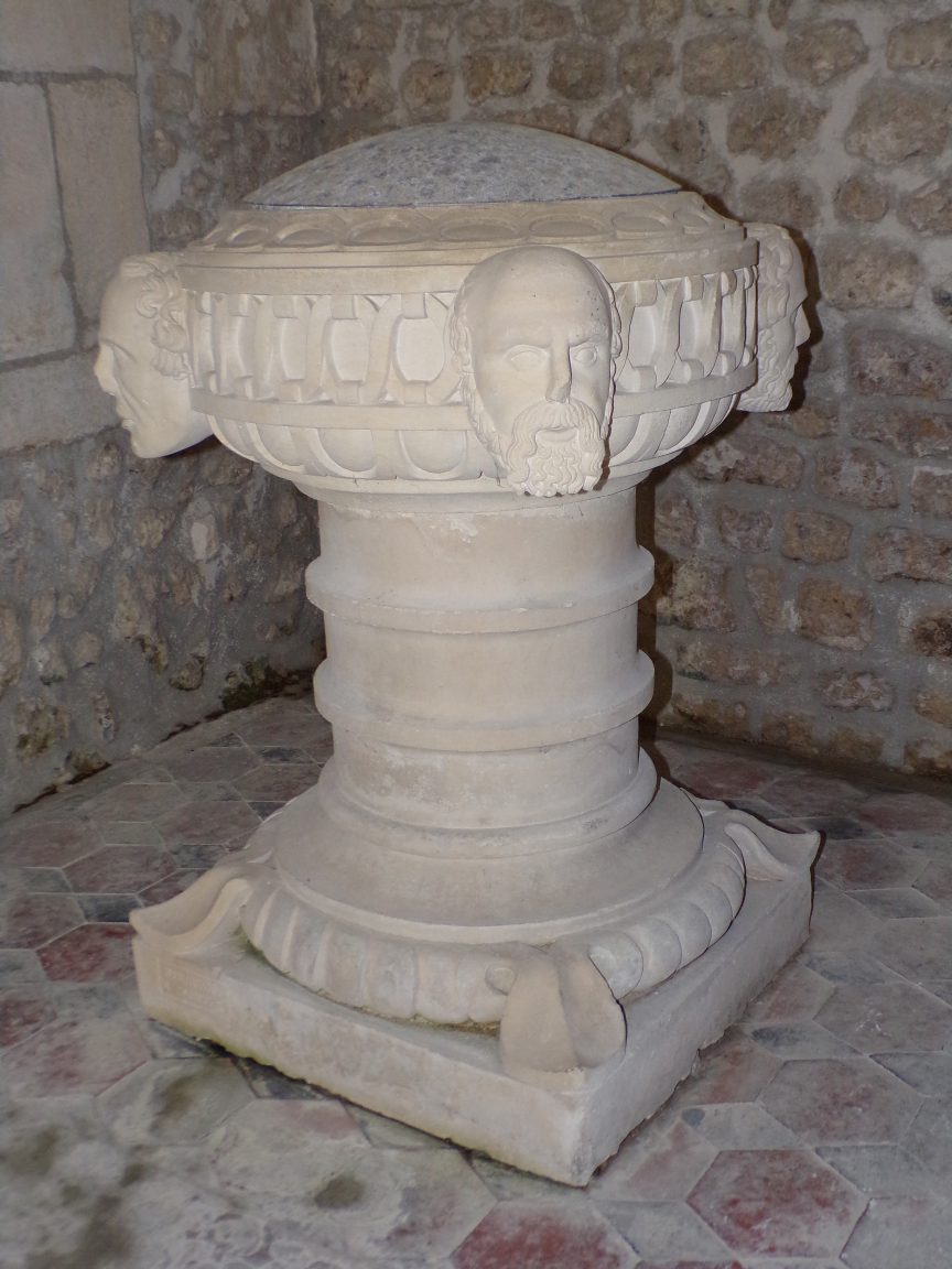 Dompierre-sur Charente - L'église Saint-Blaise - Fonts baptismaux (8 juin 2018)