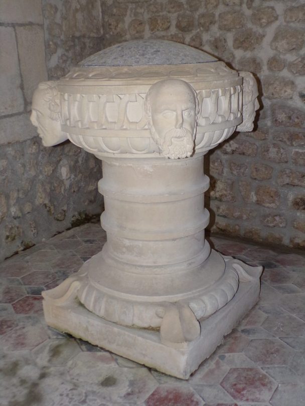 Dompierre-sur Charente - L'église Saint-Blaise - Fonts baptismaux (8 juin 2018)