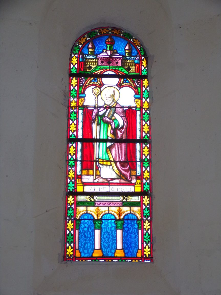 Louzac - L'église Saint-Martin - Le vitrail 'Saint Martin' (6 juin 2018)