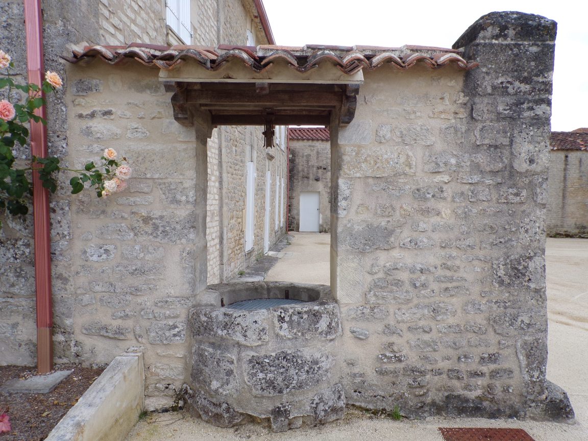 Migron - Le puits à côté de l'église (14 juin 2018)