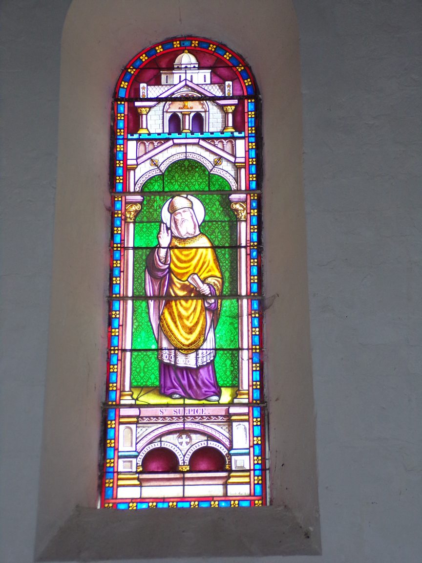 Montils - L'église Saint-Sulpice - Le vitrail 'St Sulpice' (25 juin 2018)