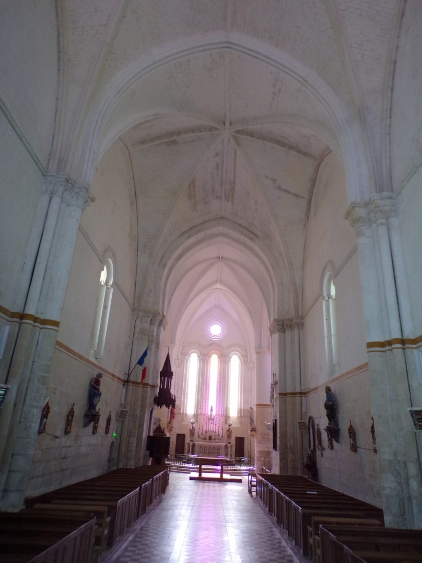 Pérignac - L'église Saint-Pierre - Vue de l'entrée (25 juin 2018)