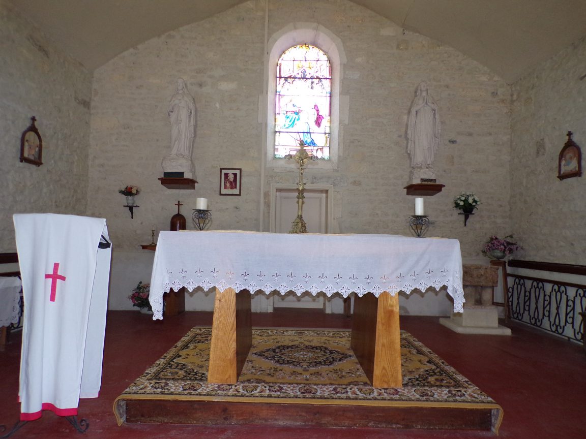 Salignac-sur-Charente - L'église Saint-Louis - L'autel (27 juin 2018)