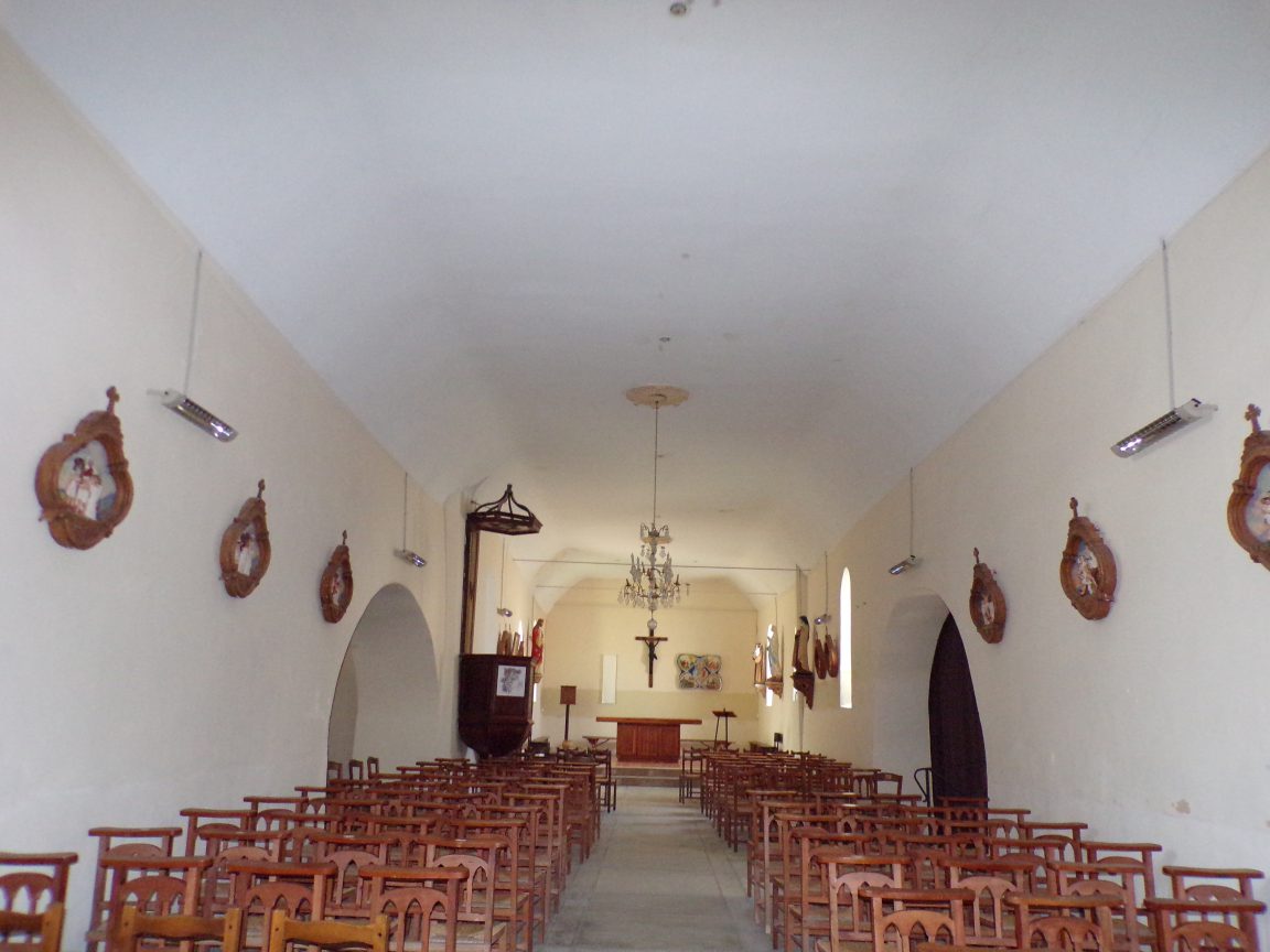 Celles - L'église Saint-Christophe - Vue de l'entrée (8 juillet 2018)