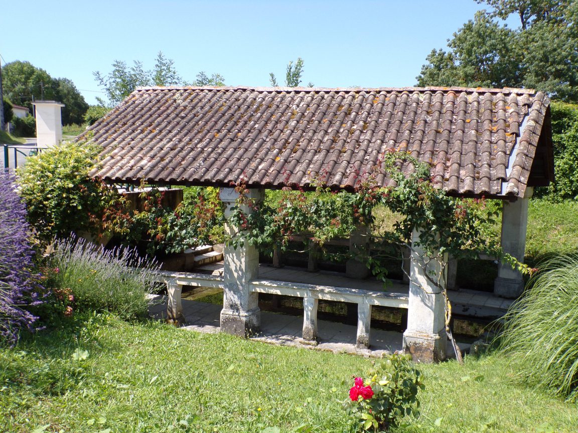 Lonzac - Le lavoir du bourg (8 juillet 2018)