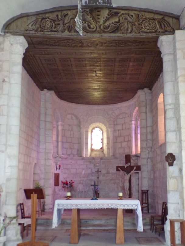 Rouffiac - L'église Saint-Vivien - L'autel (17 juillet 2018)