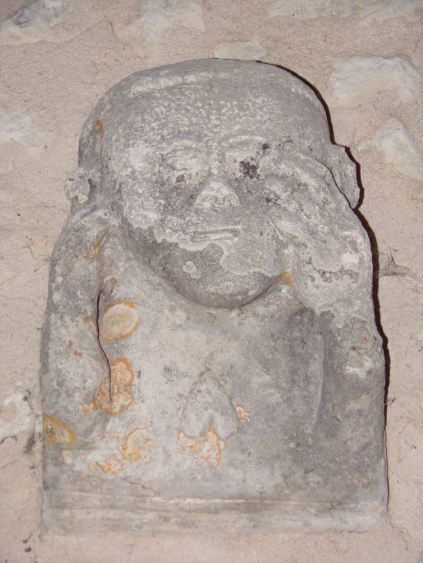 Rouffiac - L'église Saint-Vivien - Un modillon (17 juillet 2018)