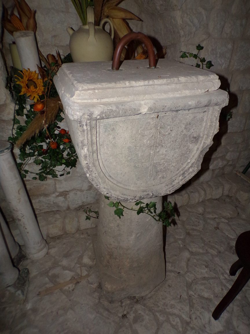 Saint-Martial sur le Né - L'église Saint-Martial - Fonts Baptismaux (17 juillet 2018)