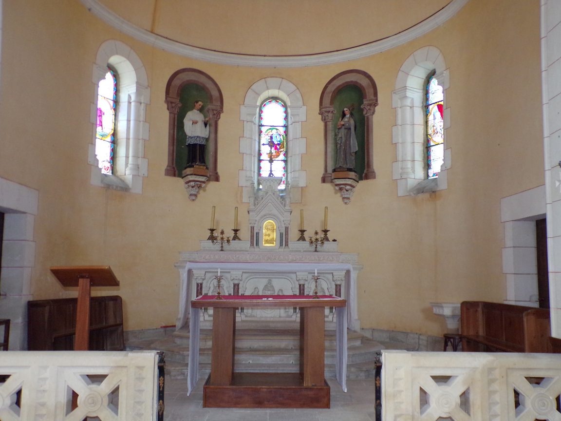 Sainte-Sévère - L'église Sainte-Sévère - L'autel (23 juillet 2018)
