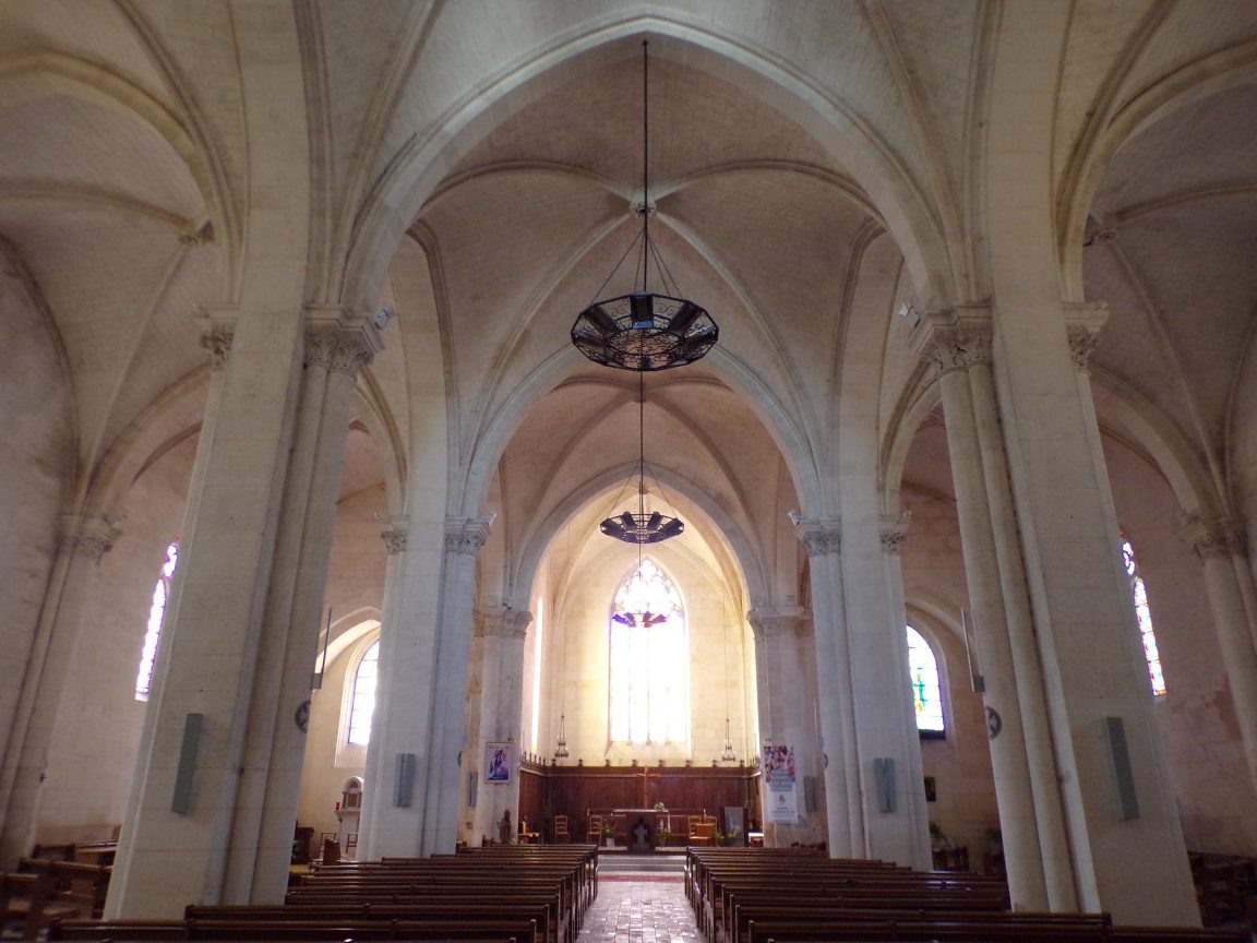 Segonzac - L'église Saint-Pierre - Vue de l'entrée (11 juillet 2018)