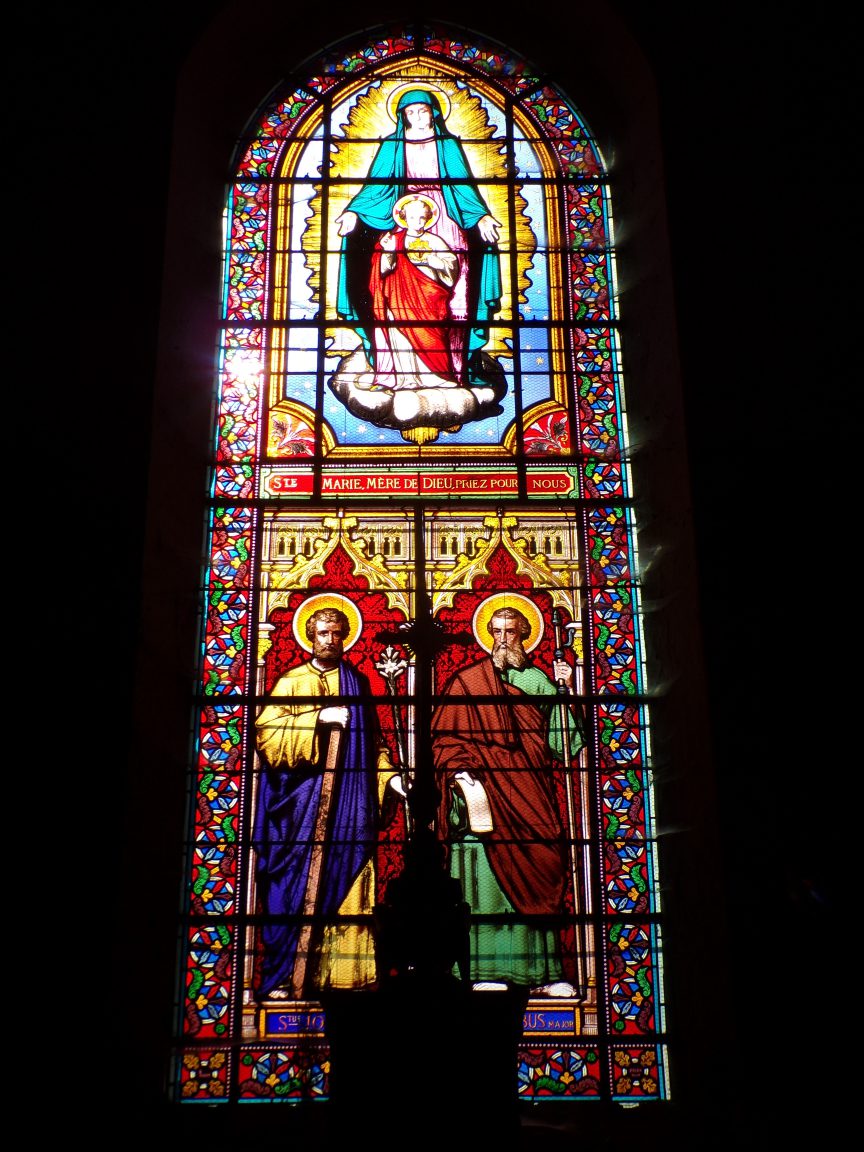 Ballans - L'église Saint-Jacques - Le vitrail - En haut "Ste Marie, mère de Dieu, priez pour nous" - En bas "Stus Joseph Stus Jacobus major" (20 août 2018)