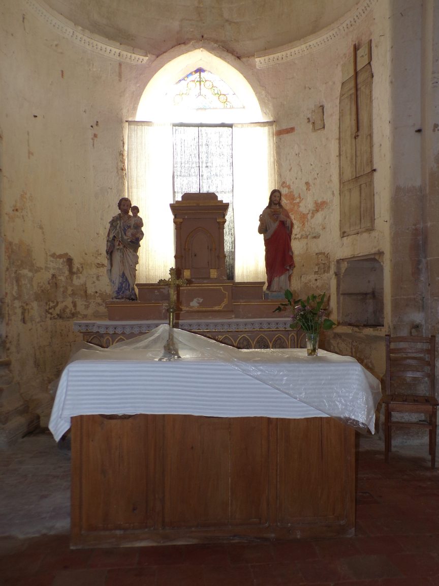 Brie sous Matha – L’église Saint-Pierre – L’autel (13 août 2018)