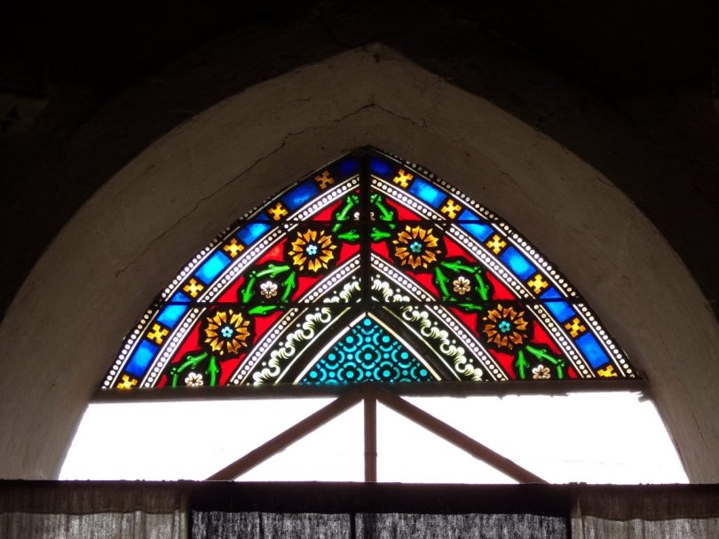 Brie sous Matha – L’église Saint-Pierre – Le vitrail (13 août 2018)