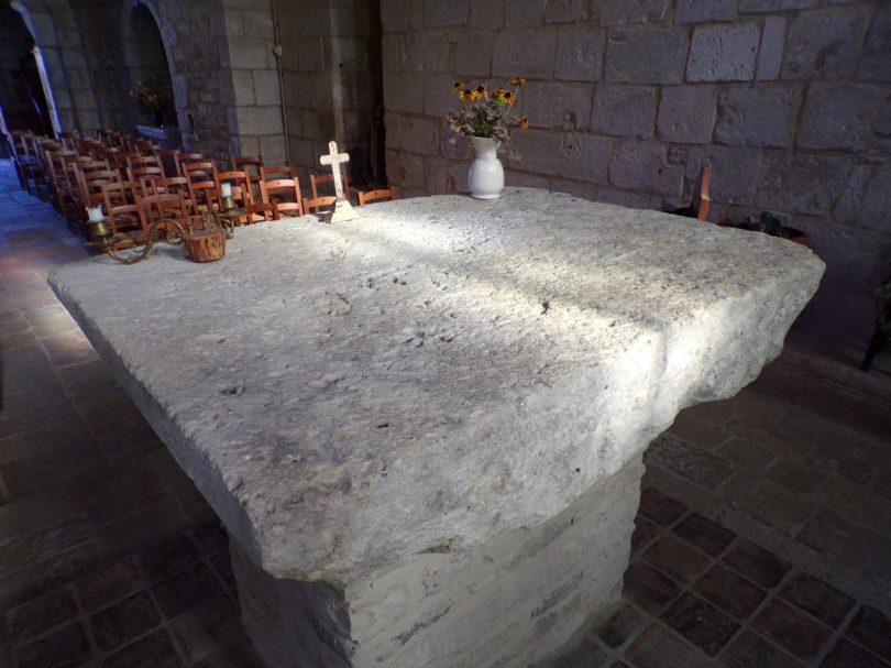 Houlette - L'autel de la chapelle de Montour à Nercillac (20 août 2018)