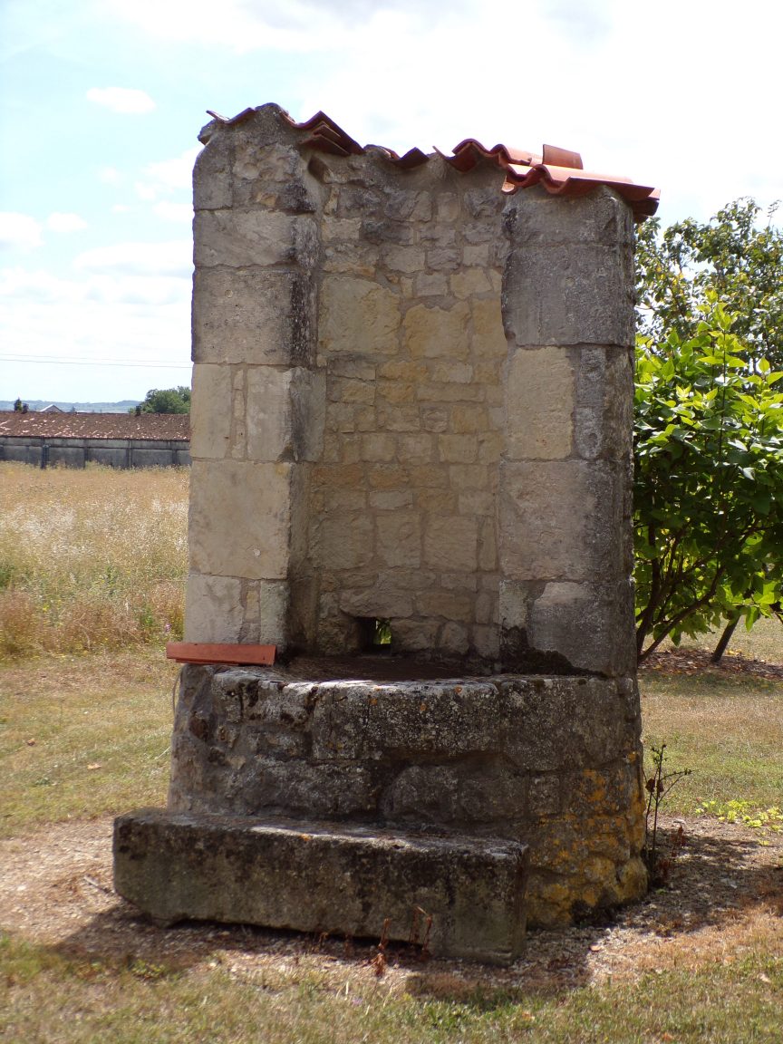 Les Métairies - Un Puits rue des Pins (30 juillet 2018)