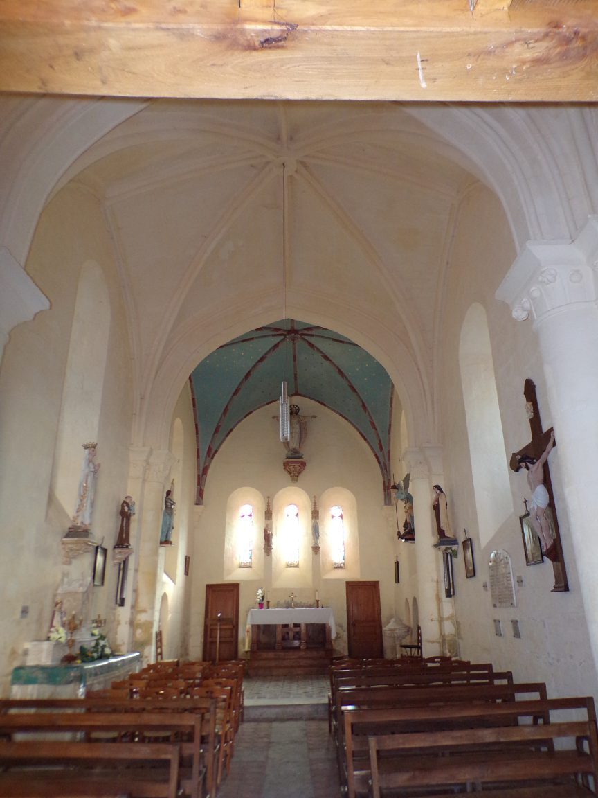Mesnac - L'église Saint-Pierre - Vue de l'entrée (16 septembre 2018)