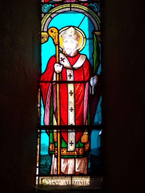 Mesnac - L'église Saint-Pierre - Le vitrail 'Sanctus Petrus' (16 septembre 2018)