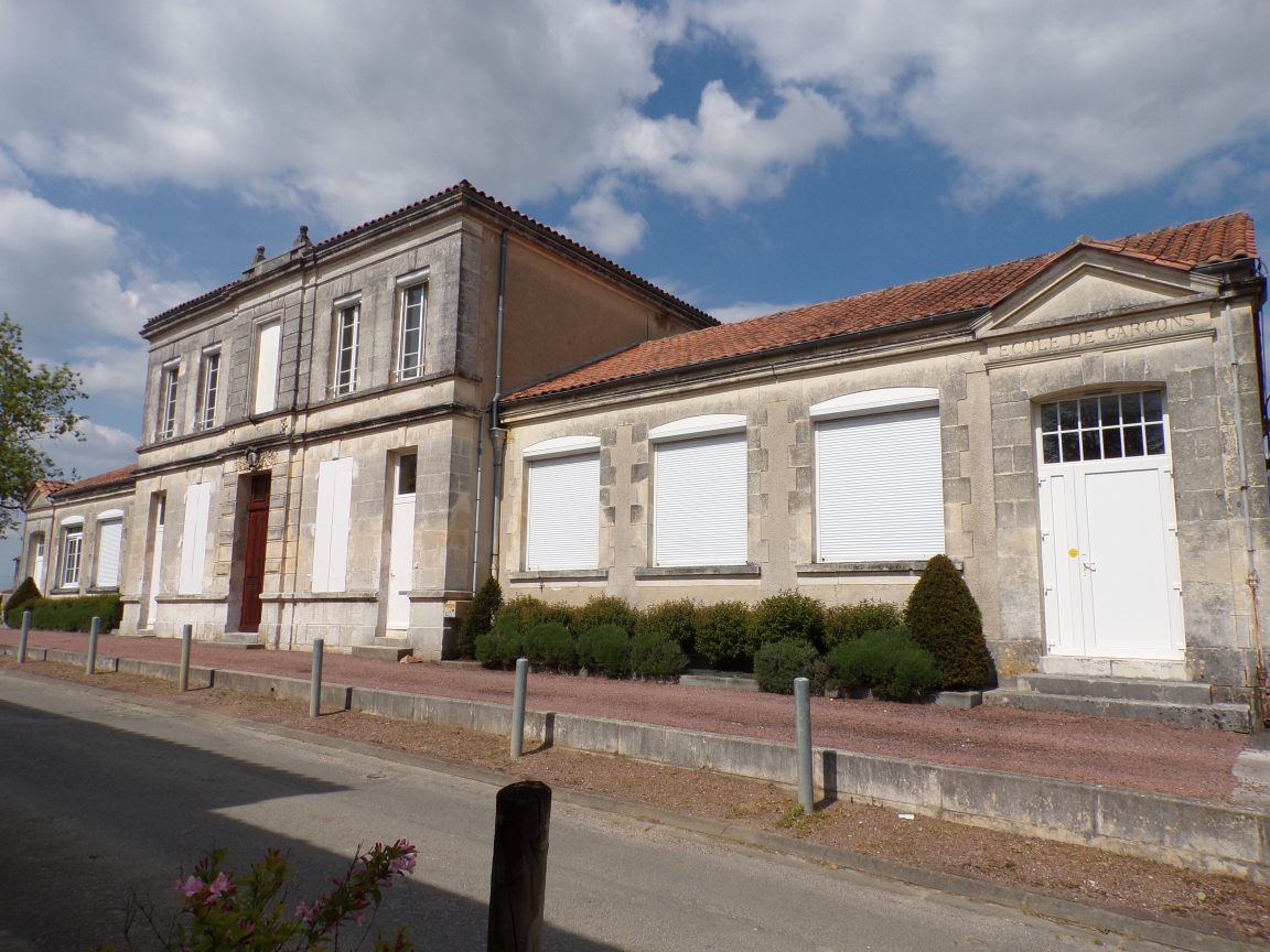 Nercillac - L'ancienne école-mairie (30 avril 2019)