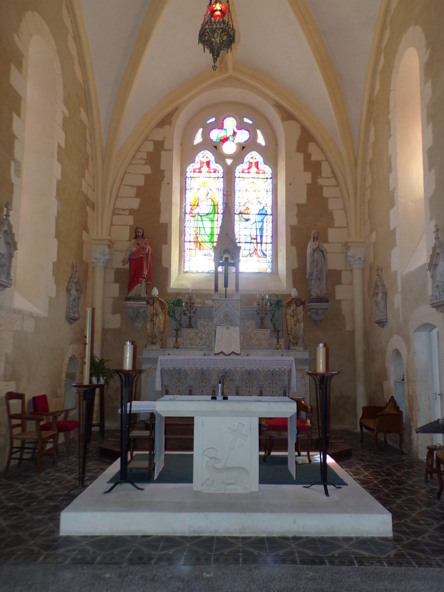 Angeac-Champagne - L'Eglise Saint-Vivien - L'autel (13 mai 2019)