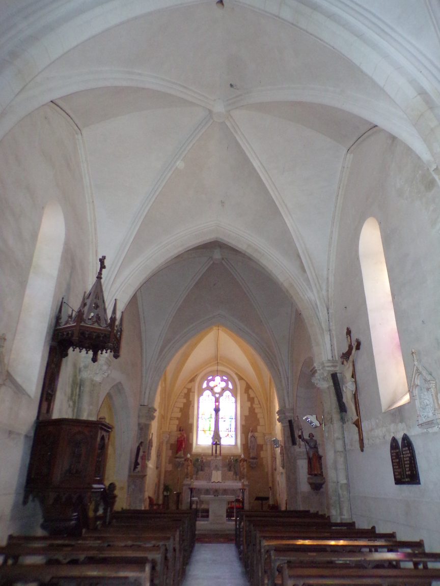 Angeac-Champagne - L'Eglise Saint-Vivien vue de l'entrée (13 mai 2019)