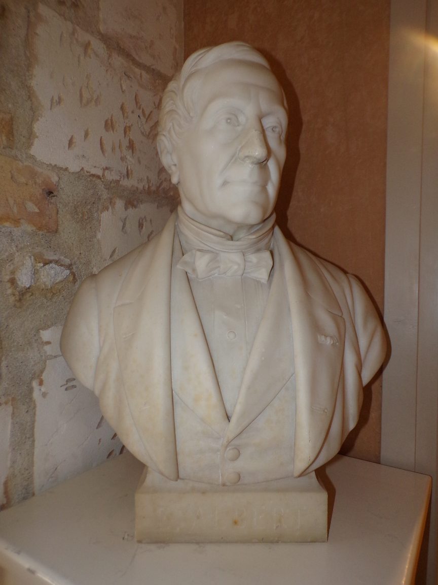Buste Émile Albert - situé à la bibliothèque de Cognac(15 mai 2019)