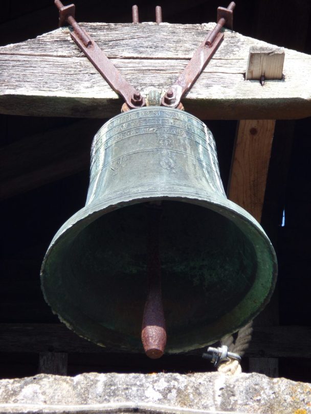Mesnac - L'église Saint-Pierre - La cloche (29 juin 2019)
