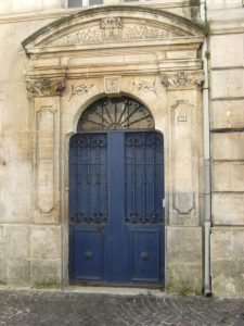 Porte 28 rue Émile Albert (28 mars 2015)