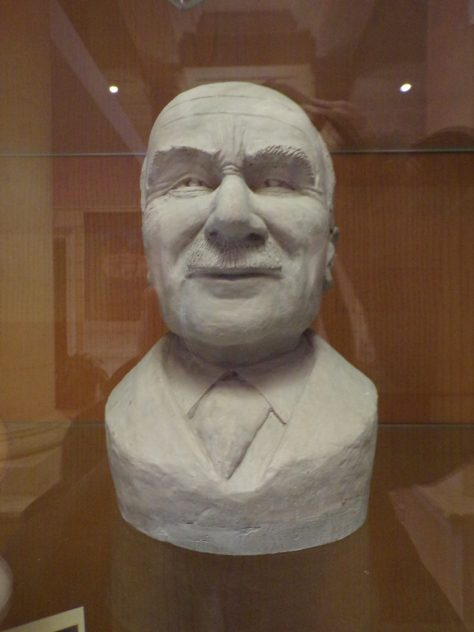 Buste de Jean Monnet - boulevard Denfert-Rochereau (mairie) (3 février 2020)