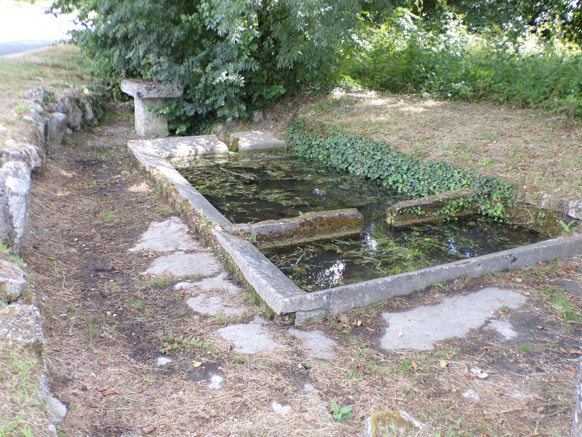 Angeac-Charente - Le lavoir à côté de l'église (19 août 2016)
