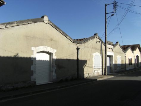 Chai Maurain P.A. et Cie ; puis distillerie d’eau-de-vie de cognac A. Guillien, puis Jules Bouchet (26 août 2015)