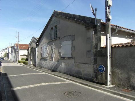 Distillerie dite Maison de Commerce L. Furlaud et Cie, puis Veuve G. Furlaud et Cie, actuellement Rémy Martin et Cie (20 août 2015)