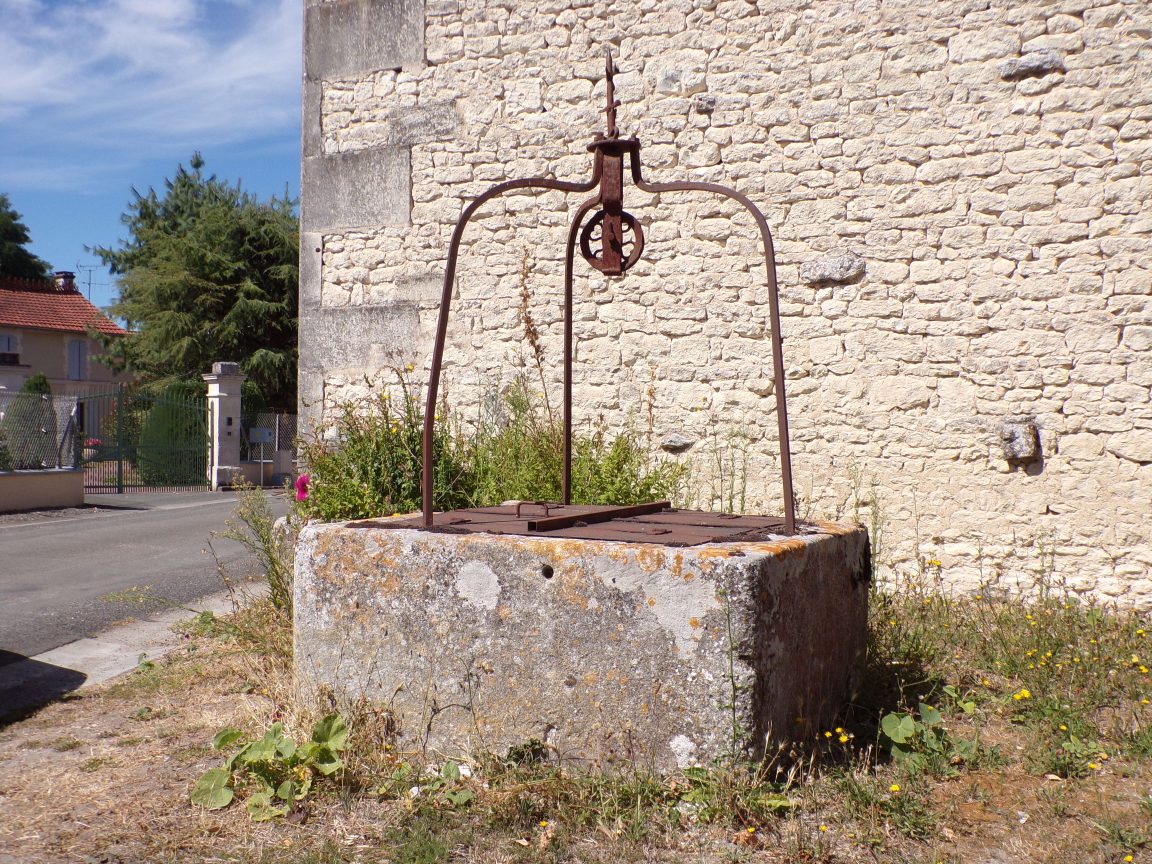 Salignac sur Charente - Un puits (3 septembre 2016)
