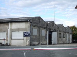 Verrerie Claude Boucher, puis Société des verreries de Cognac et de Carmaux, puis Saint-Gobain emballage, actuellement Cognac Otard et Ets Jouinot (8 octobre 2015).
