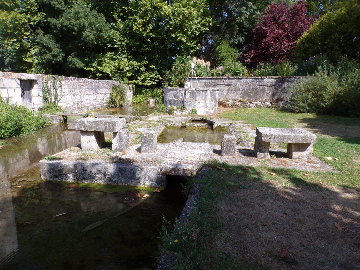 Triac-Lautrait - Le lavoir de Triac (8 septembre 2016)