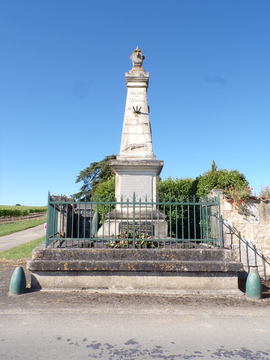 Bourg-Charente - Le monument aux morts (27 mai 2020)