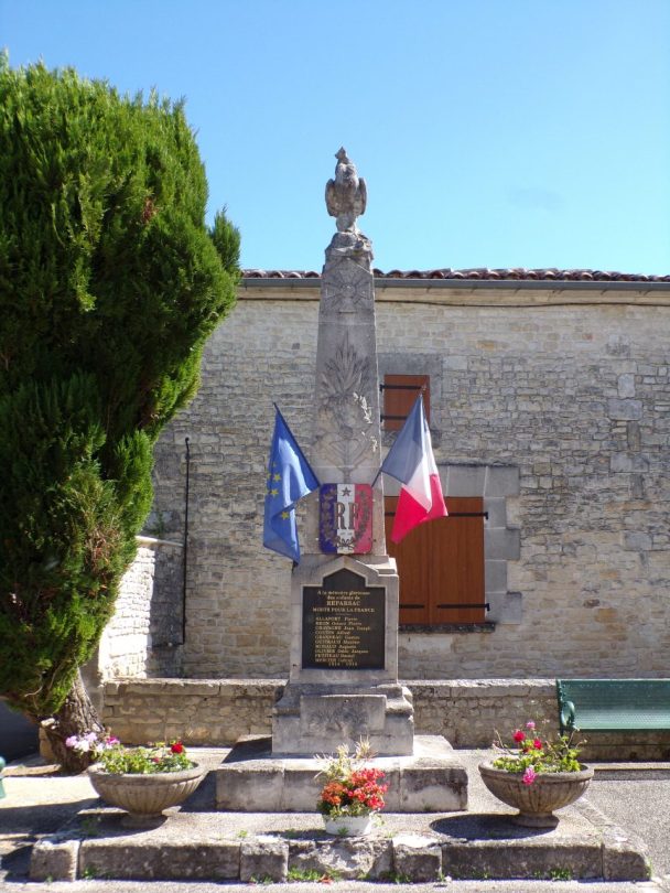Réparsac - Le monument aux morts (27 mai 2020)