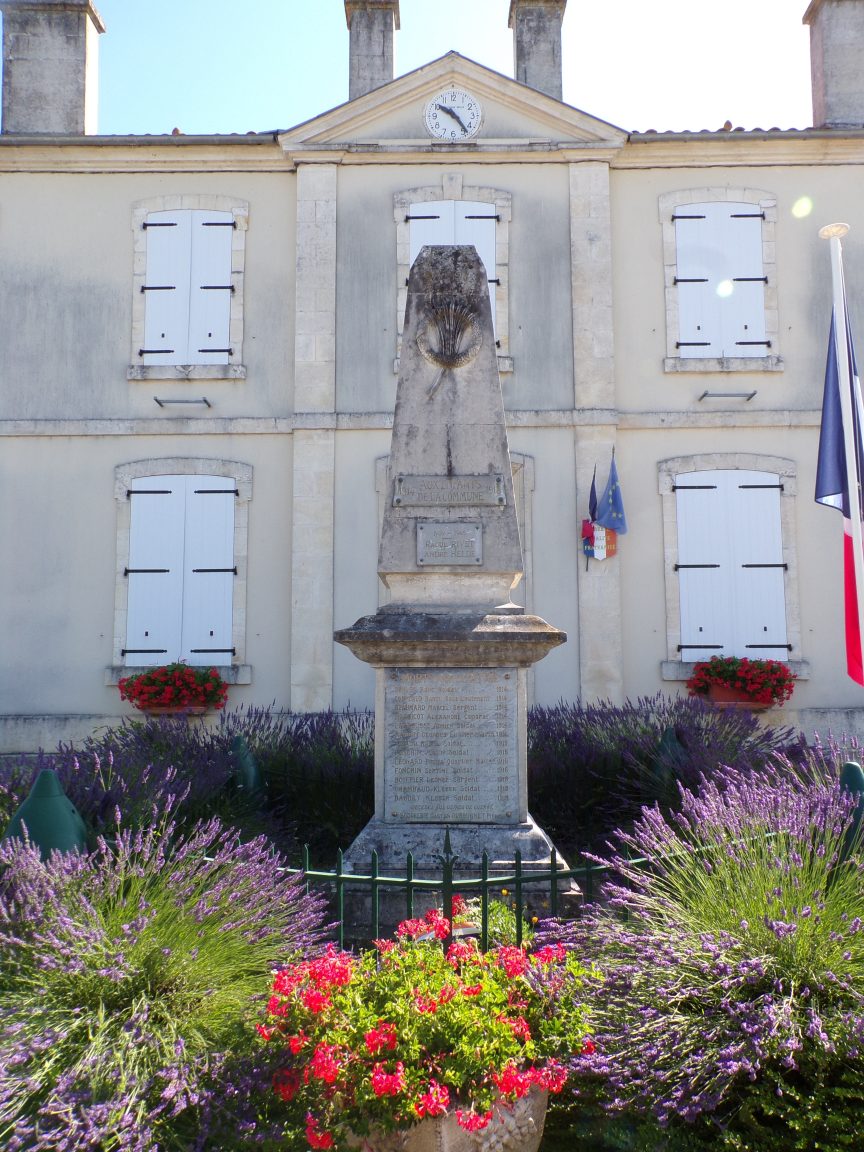Vibrac - Le monument aux morts (22 juin 2020)