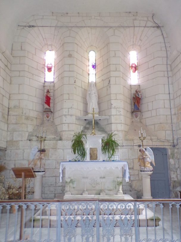 Salles d'Angles - La Chapelle des Templiers - L'autel (30 juin 2020)