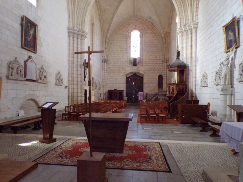 Bassac - L'abbaye Saint-Etienne - Vue de l'autel (18 août 2016)