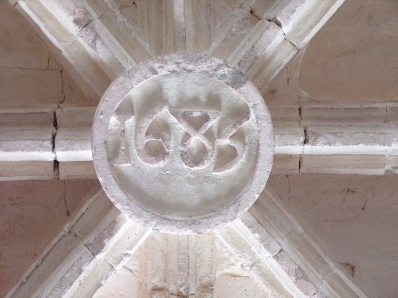 Bassac - L'abbaye Saint-Etienne - Une clef de voûte (18 août 2016)