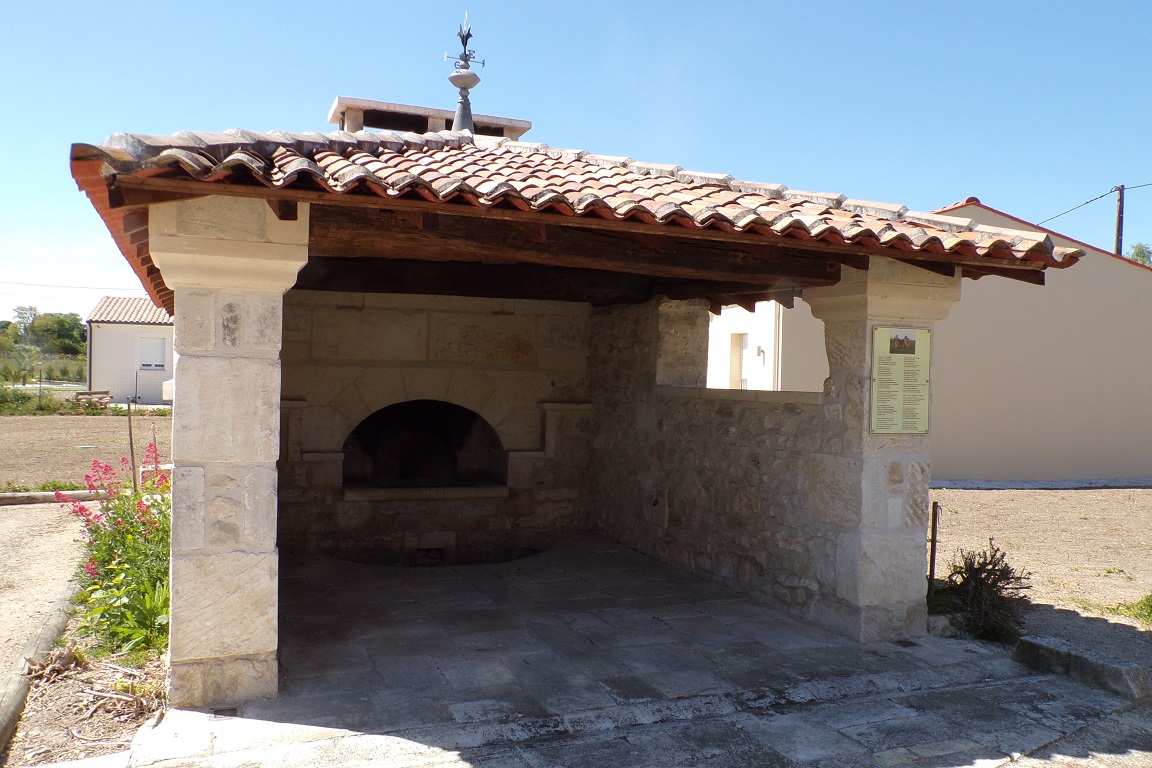 Bourg-Charente - Le four à pain à Tilloux (24 avril 2017)