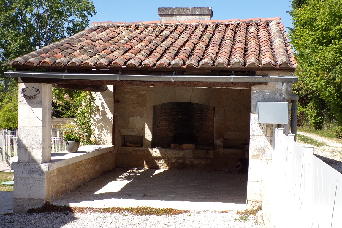 Bourg-Charente - Le four à pain à Veillard (24 avril 2017)