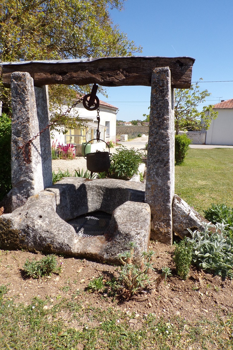 Bourg-Charente - Le puits du Logis du Tilloux (24 avril 2017)