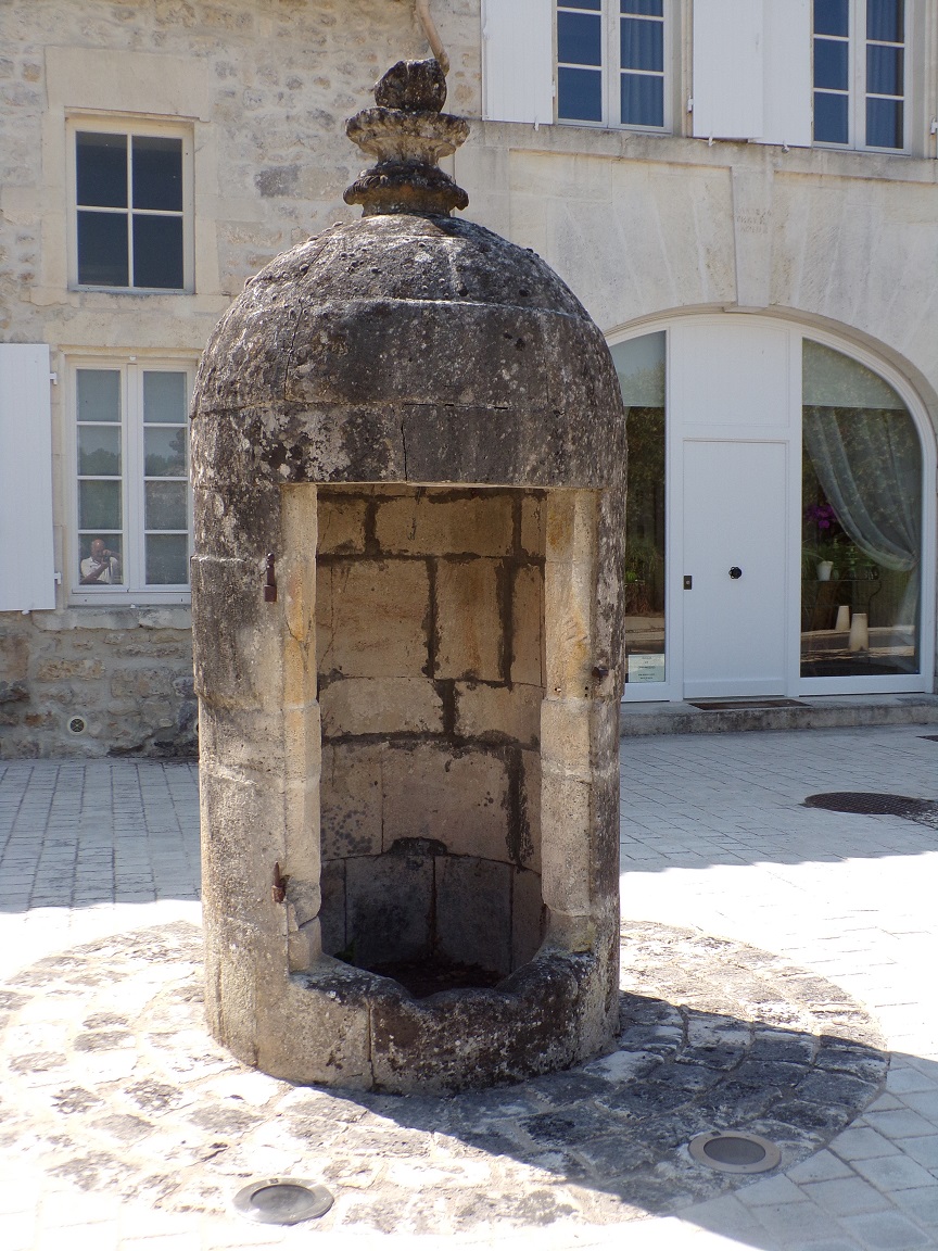 Bourg-Charente - Le puits place du Port (15 août 2016)