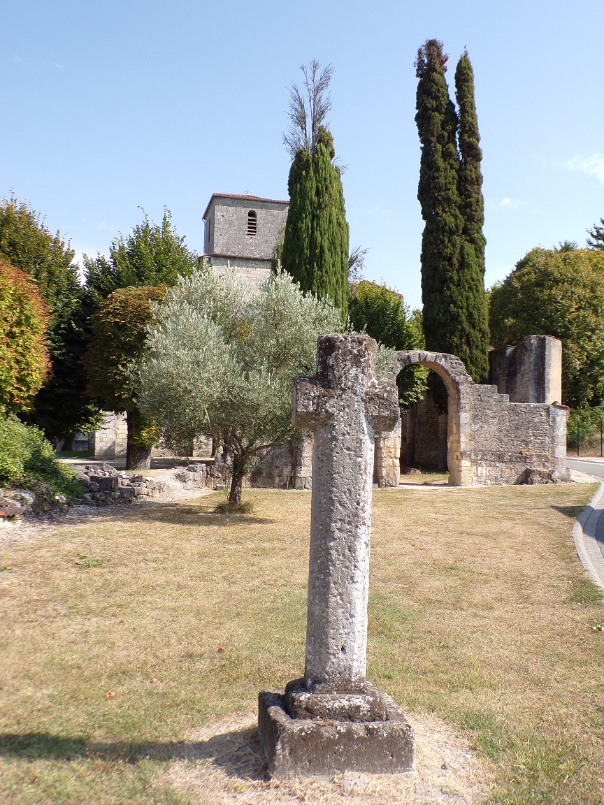 Bouteville - L'église Saint-Paul - La croix (8 septembre 2016)